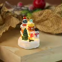 torre do relógio de natal iluminada com boneco de neve