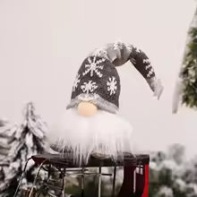 gnomo de natal cinza com gorro de tricô