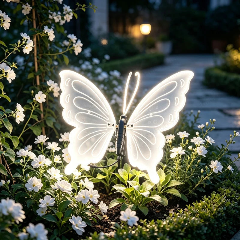 borboleta led branca com suporte iluminando jardim florido