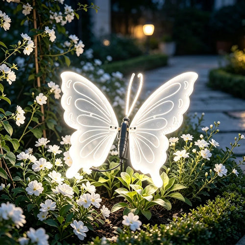 borboleta led branca com suporte iluminando jardim florido