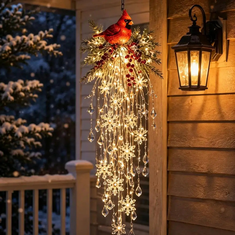 cascata de luz de natal com cardeal vermelho na varanda