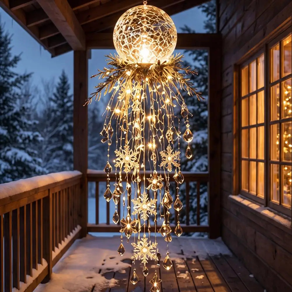 cascata de natal com globo dourado e cristais na varanda