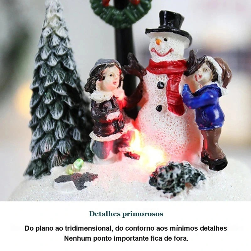 detalhe das crianças montando boneco de neve na vila de natal