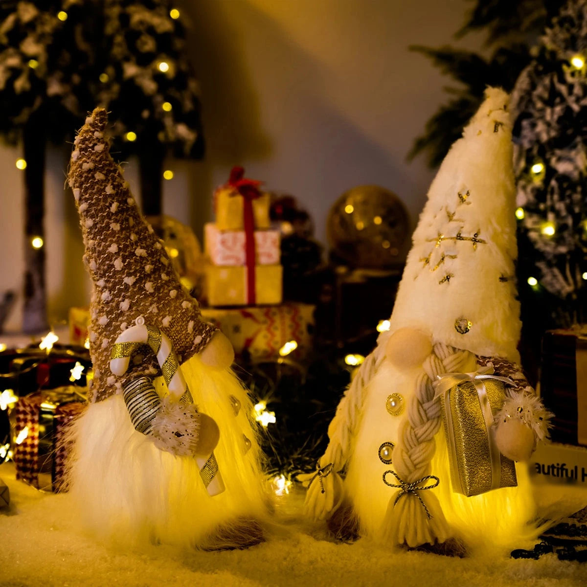 gnomos de natal luminosos de pelúcia com gorro bege e creme